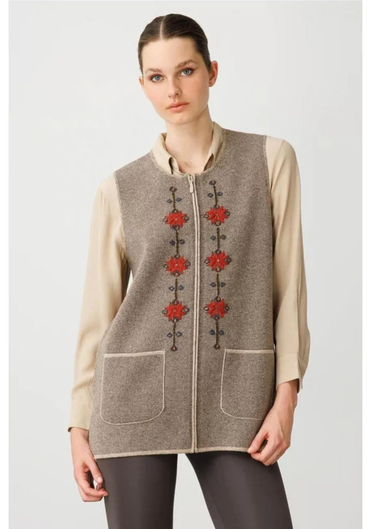 desen-triko-onu-kilim-nakis-islemeli-yun-yelek-25001-2166.jpg Desen Triko Önü Kilim Nakış İşlemeli Yün Yelek-25001 - Görsel 1